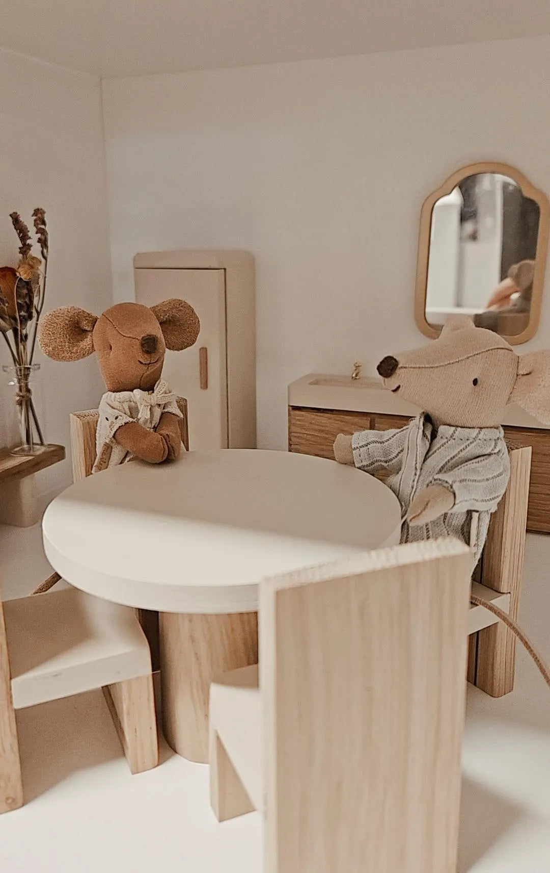 eetkamertafel-met-stoelen-9