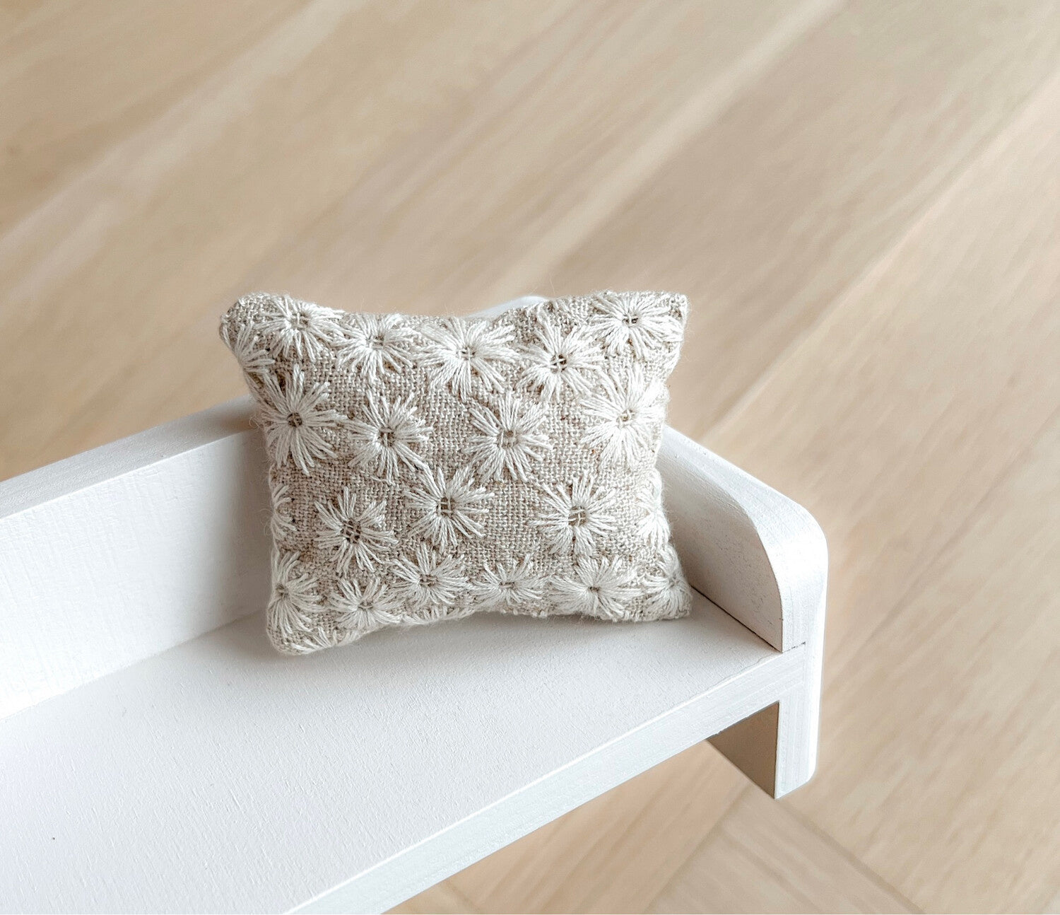 kussen-off-white-embroidery-1