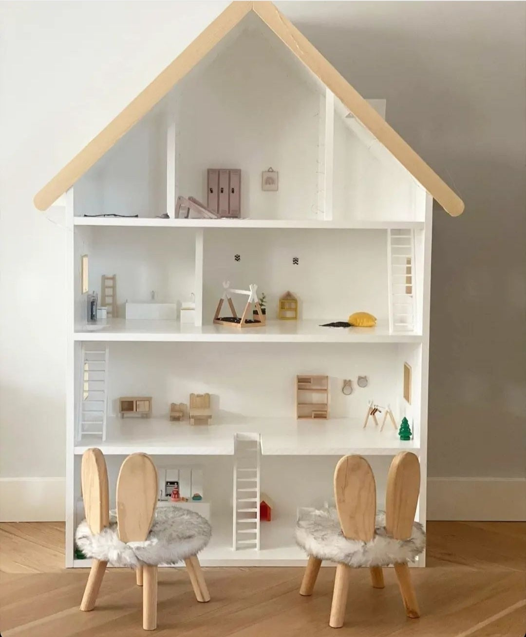 Poppenhuis met 4 verdiepingen 1
